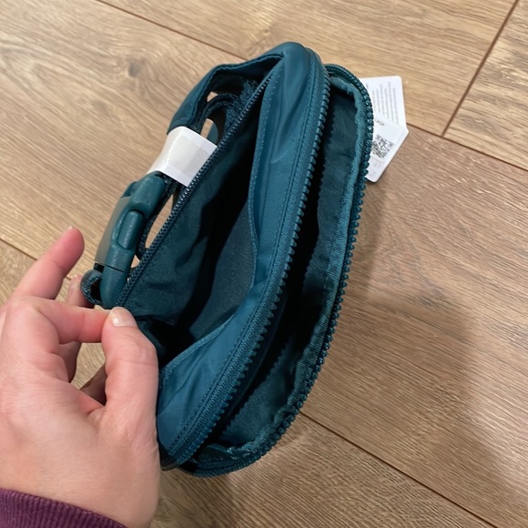 💖Lululemon/ Large everywhere belt bag. - Picture 3 of 4